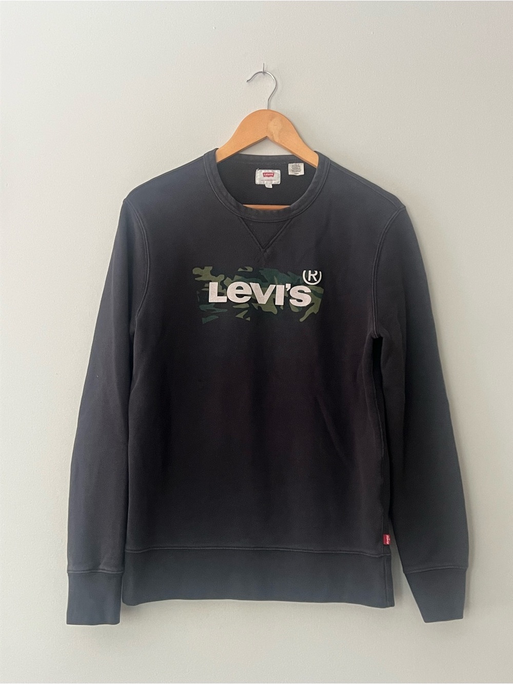 Levi’s Men’s Camo Batwing Logo Crewneck Sweatshirt Black Small